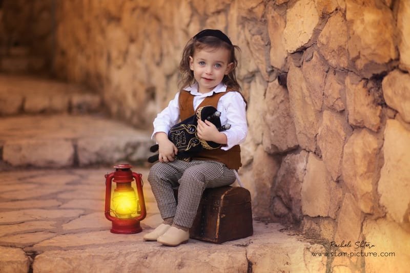 הטוהר הזה של הבונבון שבגזירת תלתל נהיה גבר קטן