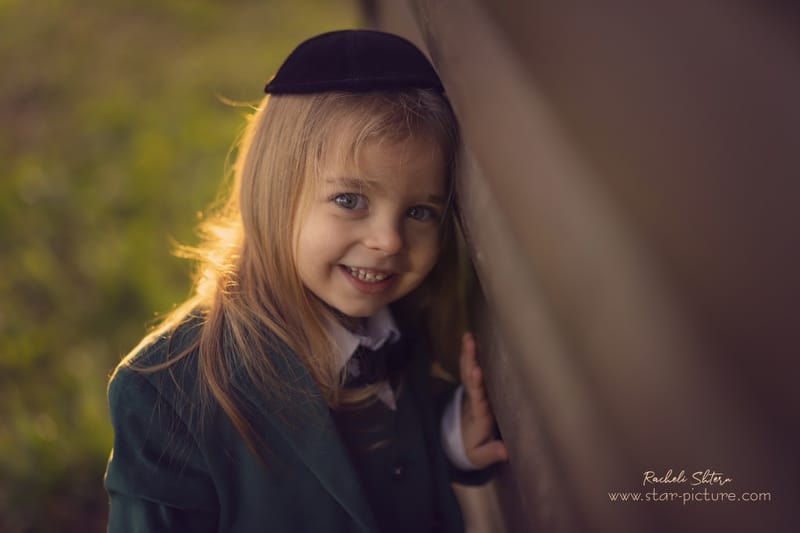 הטוהר הזה של הבונבון שבגזירת תלתל נהיה גבר קטן