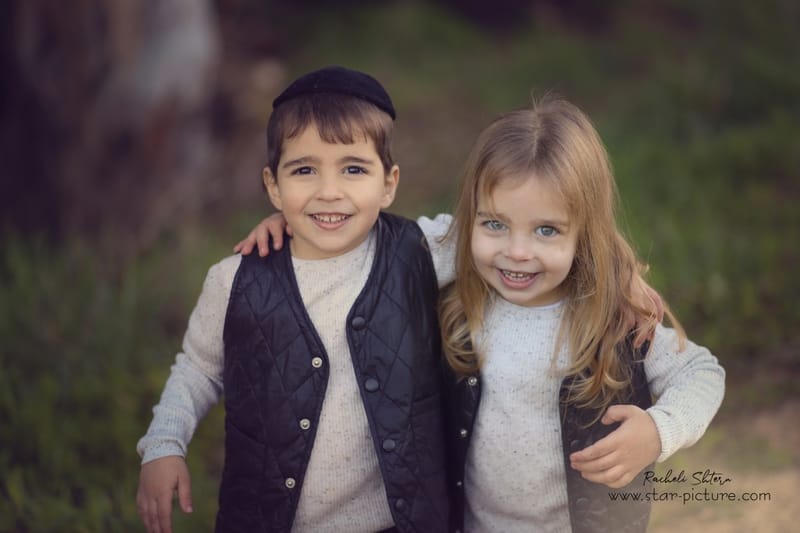 הטוהר הזה של הבונבון שבגזירת תלתל נהיה גבר קטן