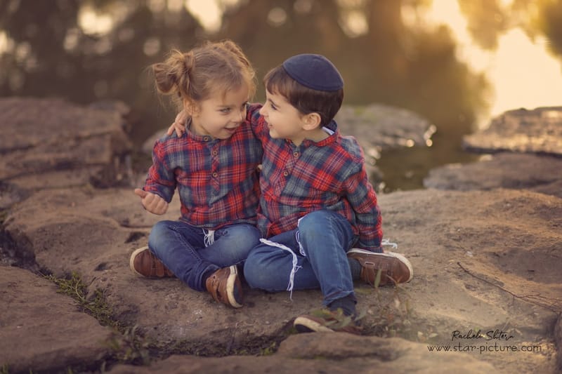 הטוהר הזה של הבונבון שבגזירת תלתל נהיה גבר קטן