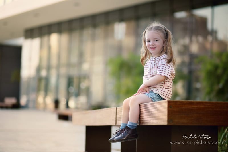 הטוהר הזה של הבונבון שבגזירת תלתל נהיה גבר קטן