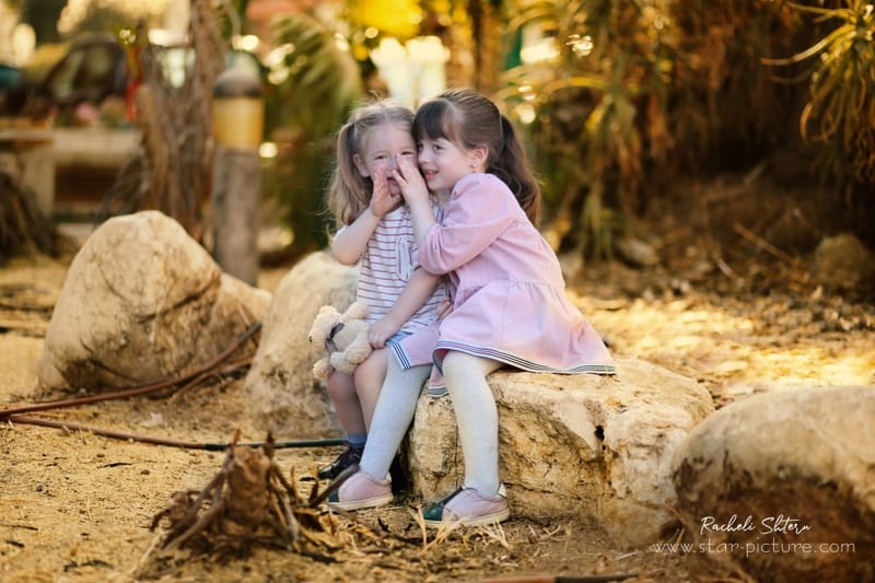 הטוהר הזה של הבונבון שבגזירת תלתל נהיה גבר קטן