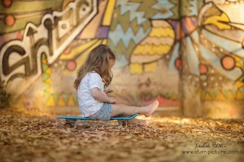 הטוהר הזה של הבונבון שבגזירת תלתל נהיה גבר קטן