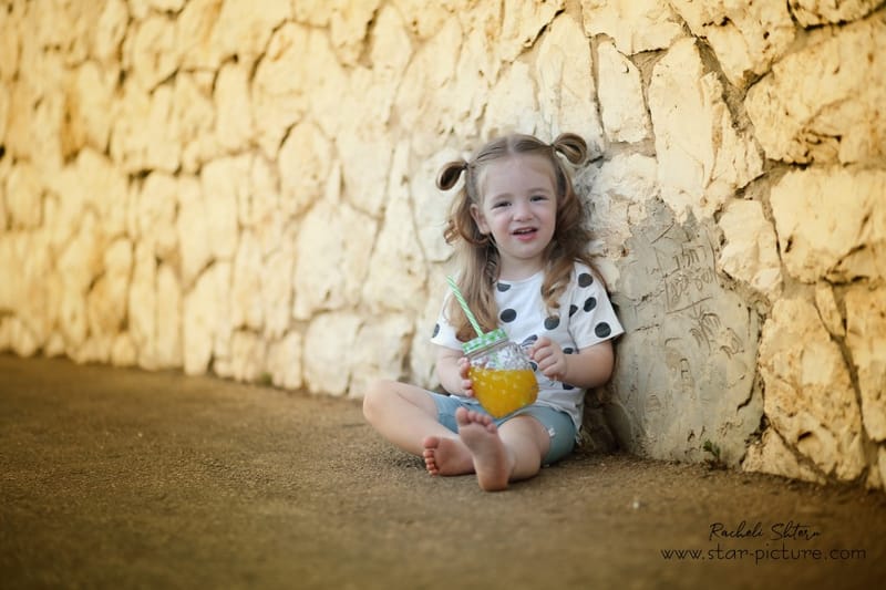 הטוהר הזה של הבונבון שבגזירת תלתל נהיה גבר קטן