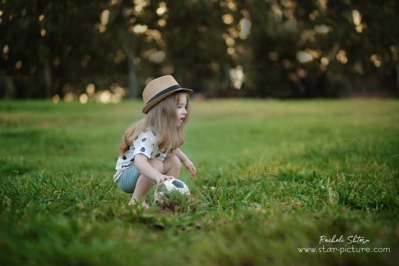 הטוהר הזה של הבונבון שבגזירת תלתל נהיה גבר קטן