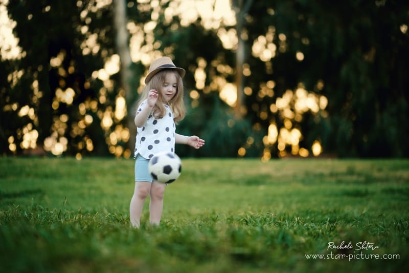 הטוהר הזה של הבונבון שבגזירת תלתל נהיה גבר קטן