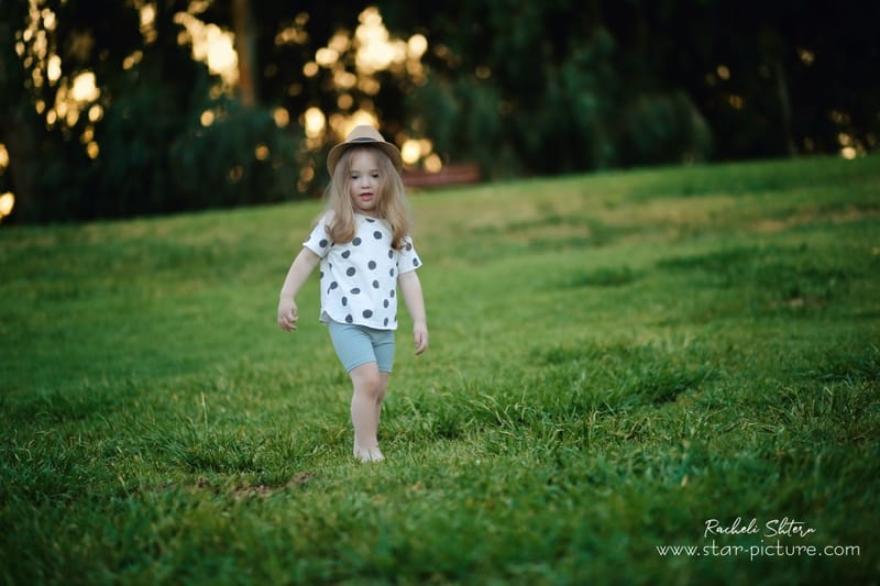 הטוהר הזה של הבונבון שבגזירת תלתל נהיה גבר קטן