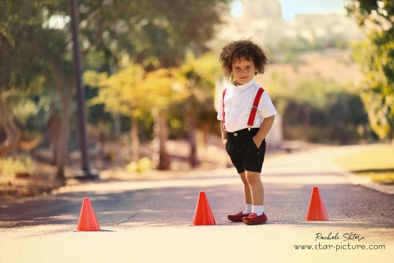 הטוהר הזה של הבונבון שבגזירת תלתל נהיה גבר קטן