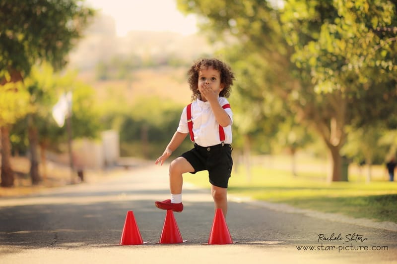 הטוהר הזה של הבונבון שבגזירת תלתל נהיה גבר קטן
