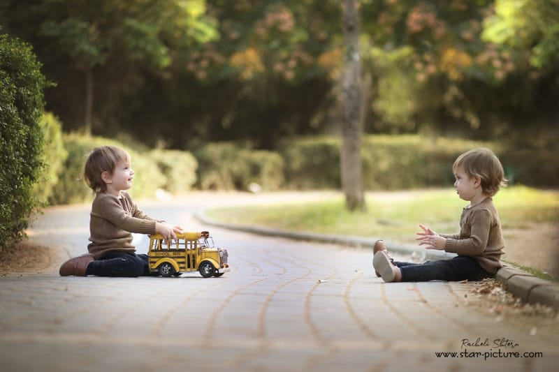 הטוהר הזה של הבונבון שבגזירת תלתל נהיה גבר קטן