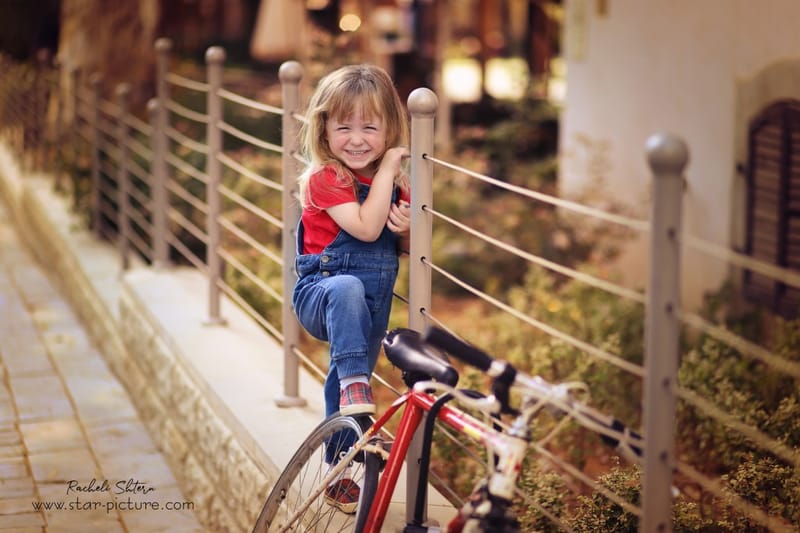 הטוהר הזה של הבונבון שבגזירת תלתל נהיה גבר קטן