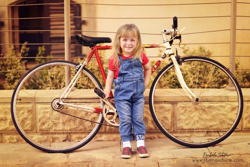 הטוהר הזה של הבונבון שבגזירת תלתל נהיה גבר קטן