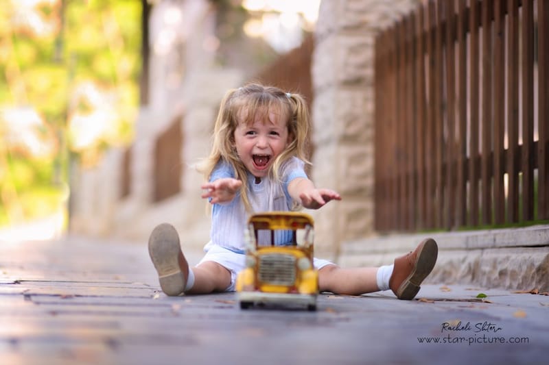 הטוהר הזה של הבונבון שבגזירת תלתל נהיה גבר קטן