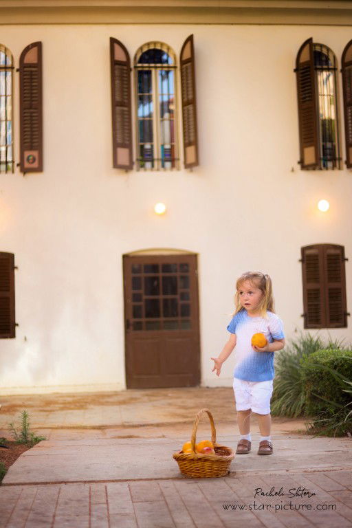 הטוהר הזה של הבונבון שבגזירת תלתל נהיה גבר קטן