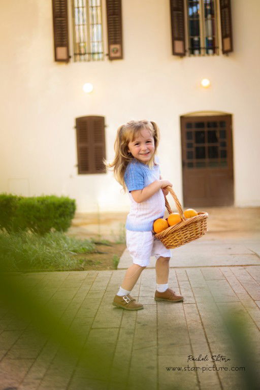 הטוהר הזה של הבונבון שבגזירת תלתל נהיה גבר קטן
