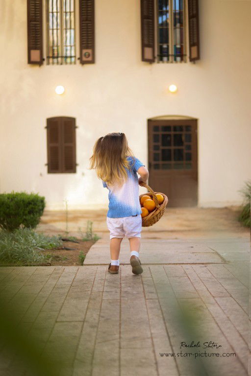 הטוהר הזה של הבונבון שבגזירת תלתל נהיה גבר קטן
