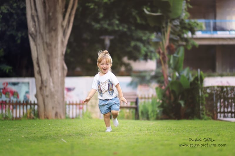 הטוהר הזה של הבונבון שבגזירת תלתל נהיה גבר קטן
