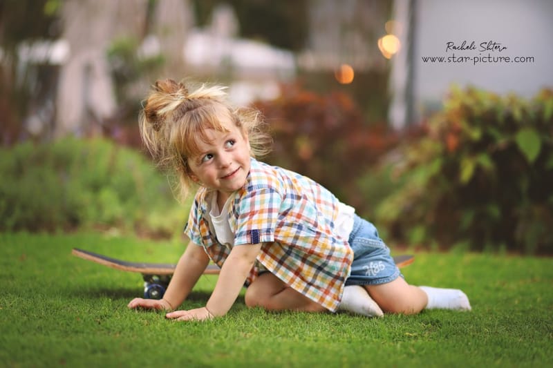 הטוהר הזה של הבונבון שבגזירת תלתל נהיה גבר קטן