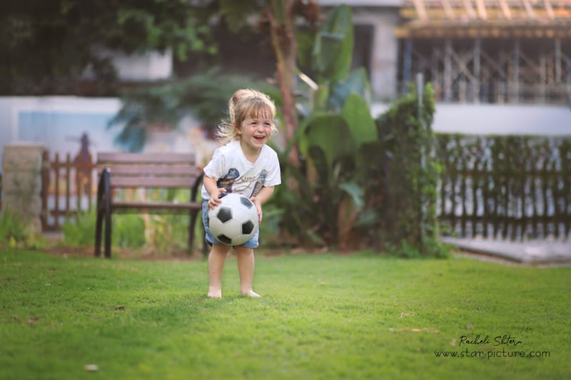 הטוהר הזה של הבונבון שבגזירת תלתל נהיה גבר קטן