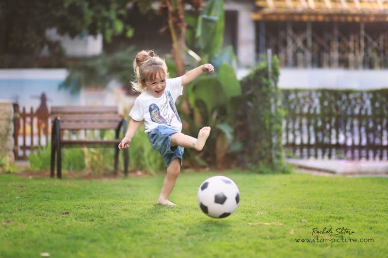 הטוהר הזה של הבונבון שבגזירת תלתל נהיה גבר קטן