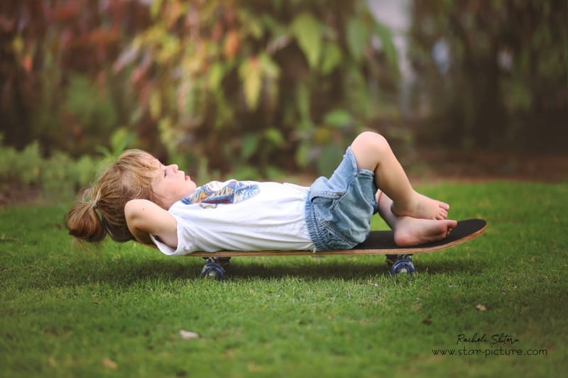 הטוהר הזה של הבונבון שבגזירת תלתל נהיה גבר קטן