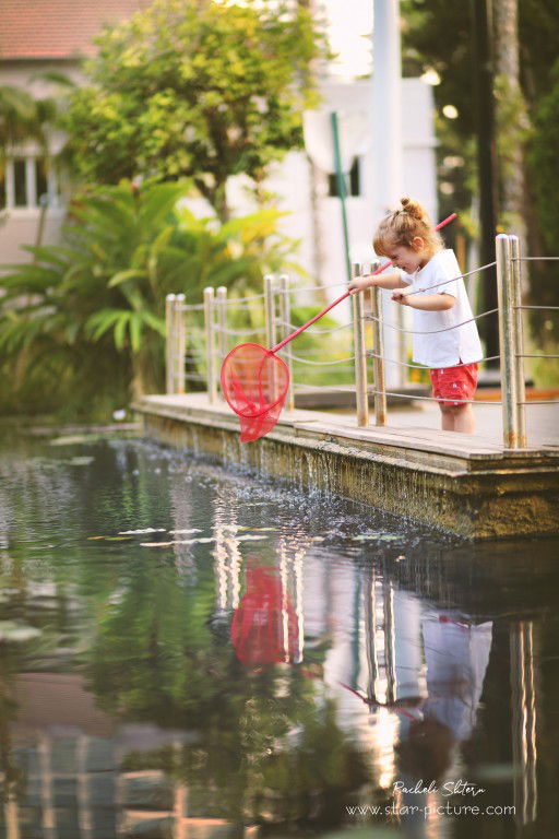 הטוהר הזה של הבונבון שבגזירת תלתל נהיה גבר קטן