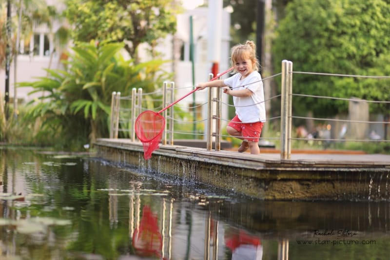 הטוהר הזה של הבונבון שבגזירת תלתל נהיה גבר קטן