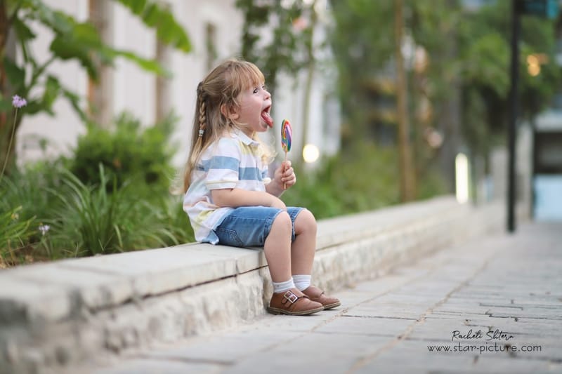 הטוהר הזה של הבונבון שבגזירת תלתל נהיה גבר קטן