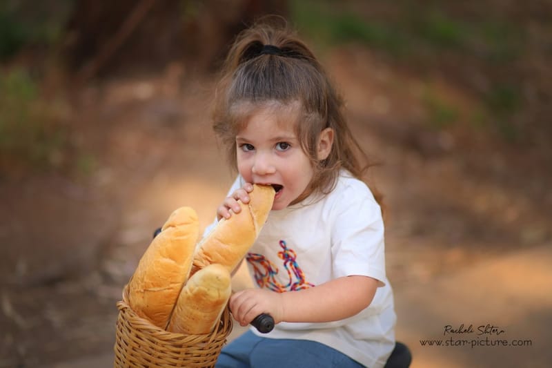 הטוהר הזה של הבונבון שבגזירת תלתל נהיה גבר קטן