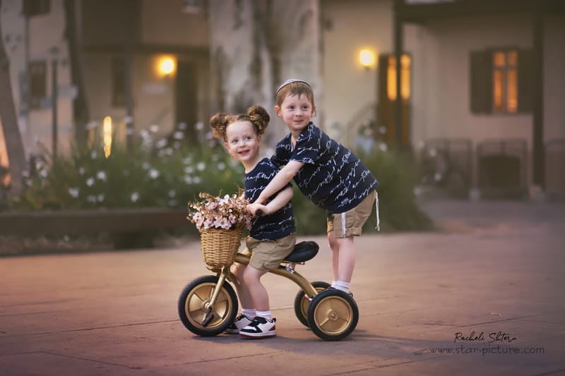 הטוהר הזה של הבונבון שבגזירת תלתל נהיה גבר קטן