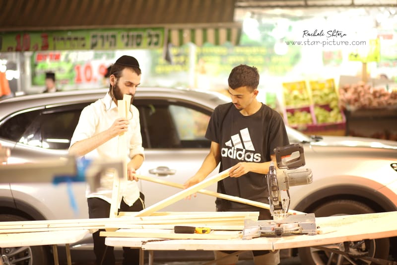 ריח סוכות ברחוב חלק ב'