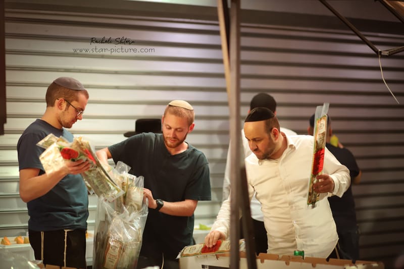 ריח סוכות ברחוב חלק ב'