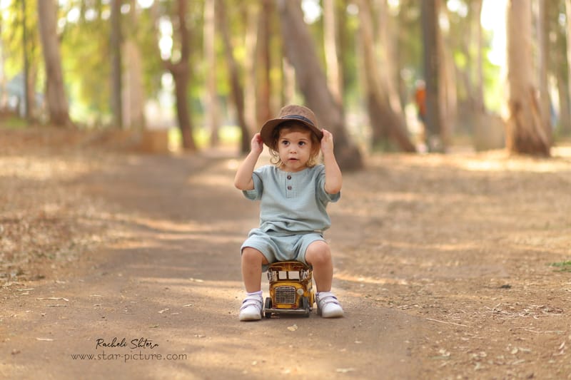 הטוהר הזה של הבונבון שבגזירת תלתל נהיה גבר קטן