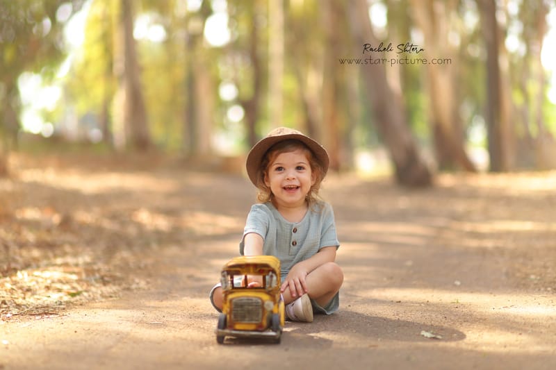 הטוהר הזה של הבונבון שבגזירת תלתל נהיה גבר קטן