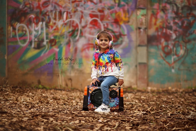 הטוהר הזה של הבונבון שבגזירת תלתל נהיה גבר קטן