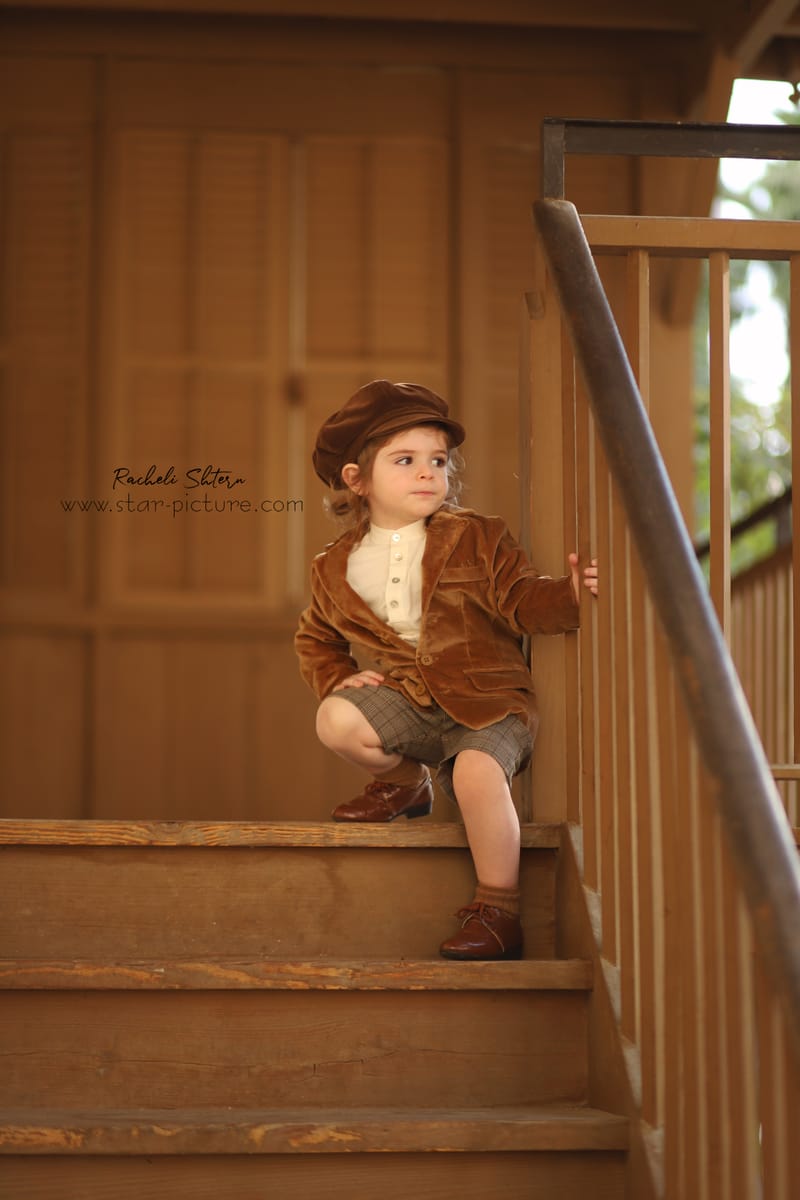 הטוהר הזה של הבונבון שבגזירת תלתל נהיה גבר קטן