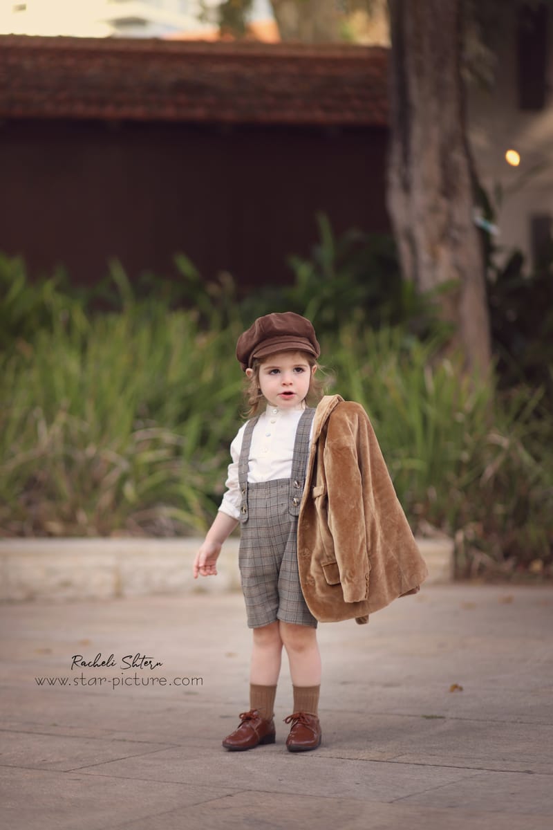 הטוהר הזה של הבונבון שבגזירת תלתל נהיה גבר קטן