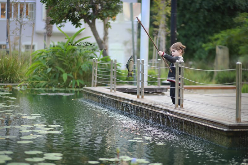 הטוהר הזה של הבונבון שבגזירת תלתל נהיה גבר קטן