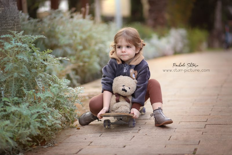 הטוהר הזה של הבונבון שבגזירת תלתל נהיה גבר קטן