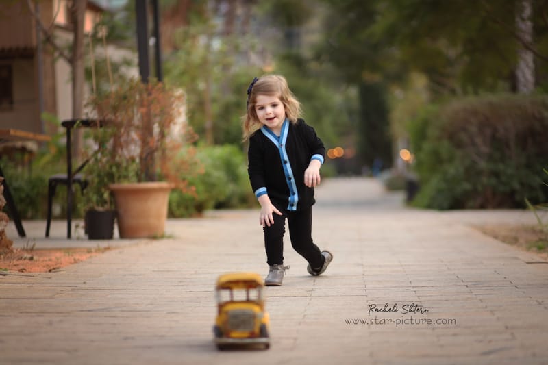 הטוהר הזה של הבונבון שבגזירת תלתל נהיה גבר קטן