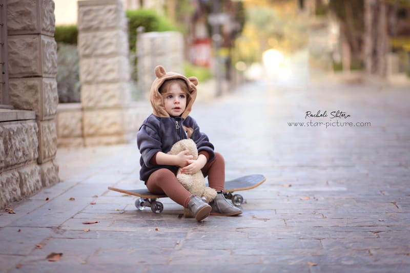 הטוהר הזה של הבונבון שבגזירת תלתל נהיה גבר קטן