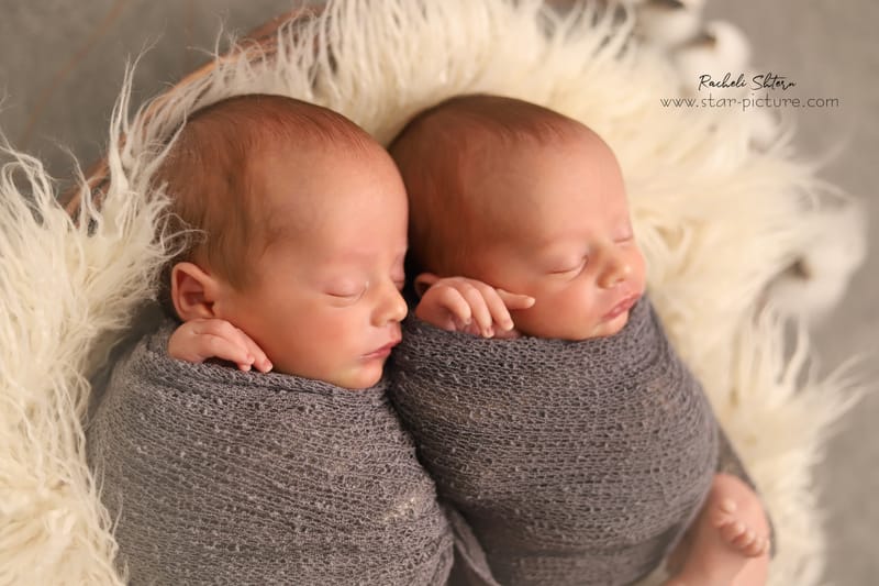 אפור- הכהה שמדגיש את היופי