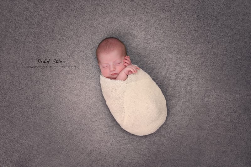 אפור- הכהה שמדגיש את היופי