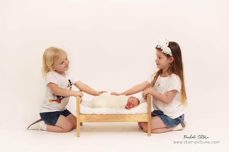 ניו בורן עם אחים והורים