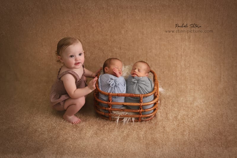 ניו בורן עם אחים והורים