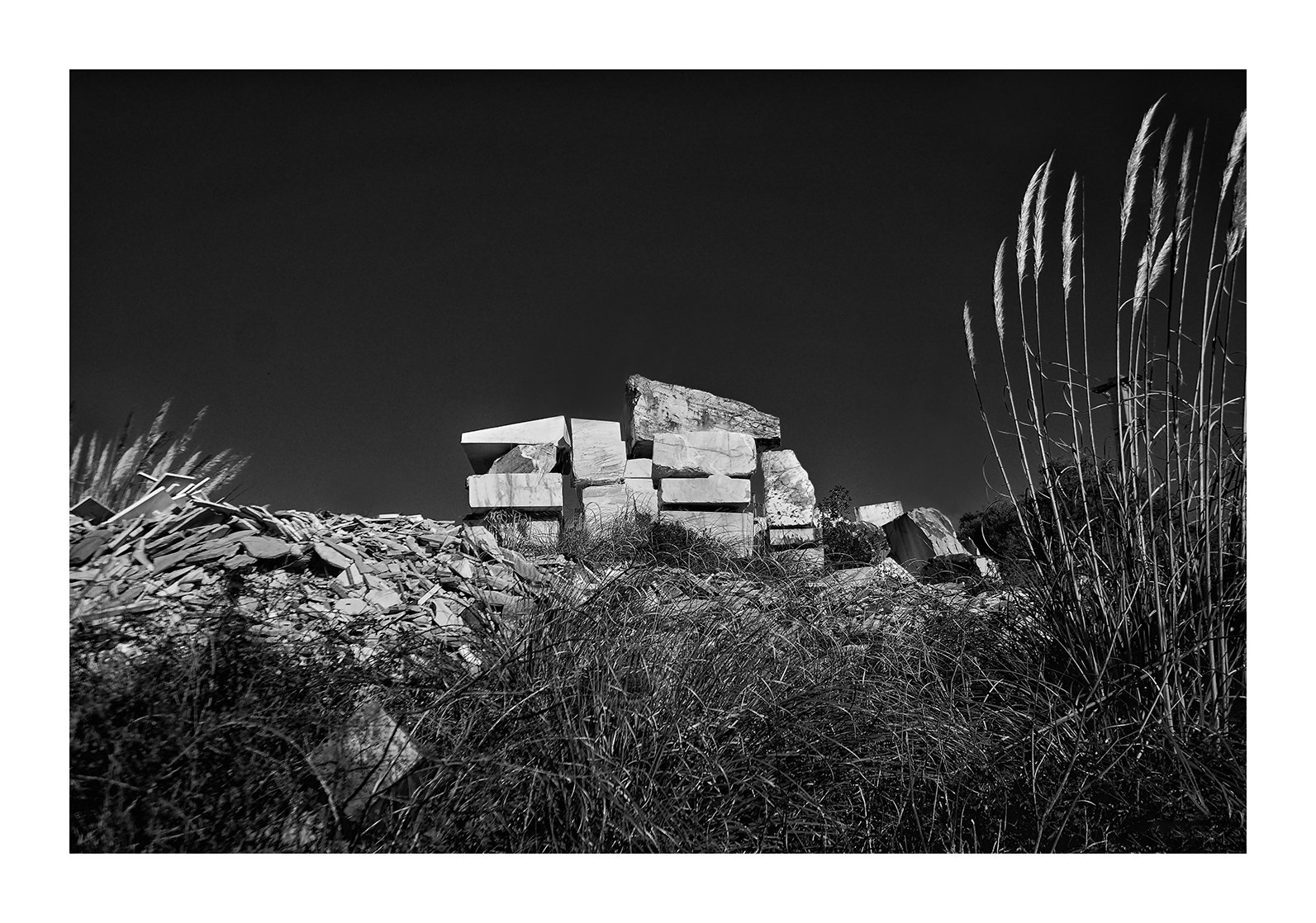 7 fotografias expostas na fábrica de moagem “A Portuguesa”, integrada na exposição colectiva ”OS SÍTIOS DA PEDRA”- Complexo Cultural da Levada em Tomar. 24Out|7Dez 2020.