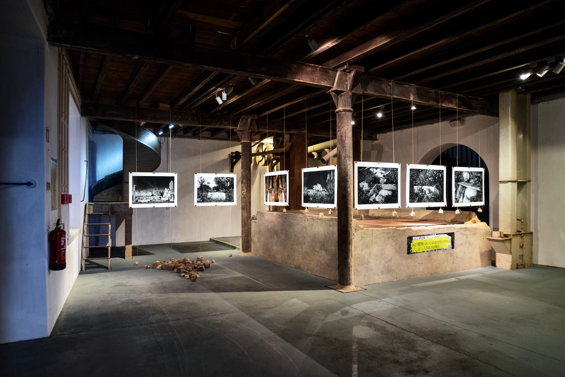 7 fotografias expostas na fábrica de moagem “A Portuguesa”, integrada na exposição colectiva ”OS SÍTIOS DA PEDRA”- Complexo Cultural da Levada em Tomar. 24Out|7Dez 2020.