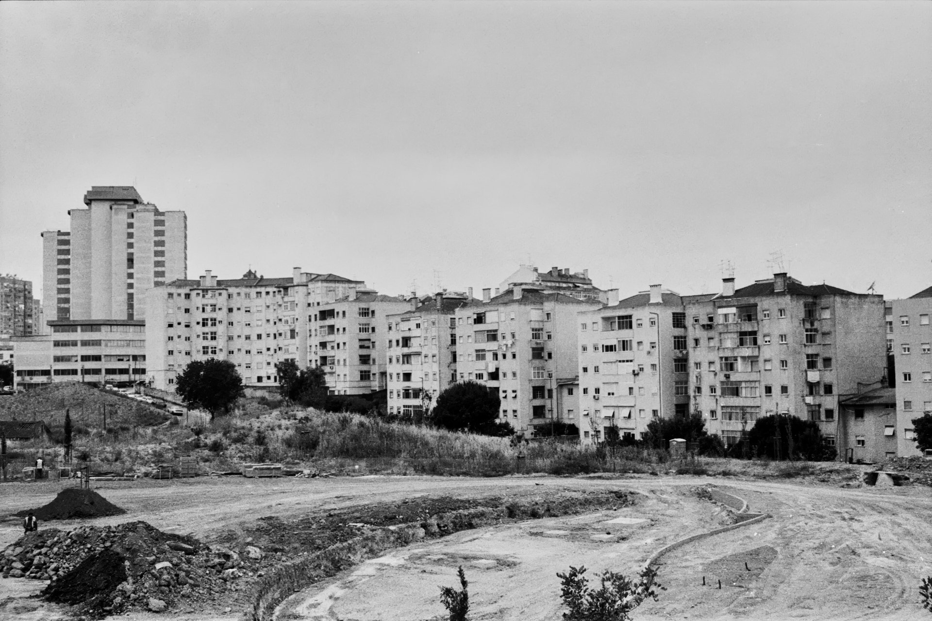 A CIDADE COMO DÉCOR , 2017 | After “Os Verdes Anos” - Paulo Rocha, 1963 