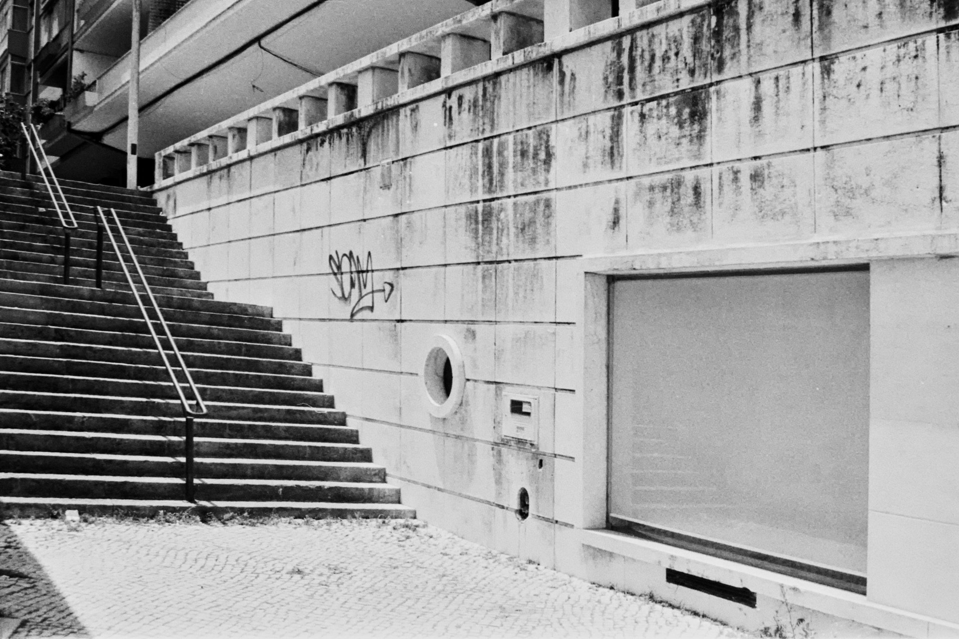 A CIDADE COMO DÉCOR , 2017 | After “Os Verdes Anos” - Paulo Rocha, 1963 