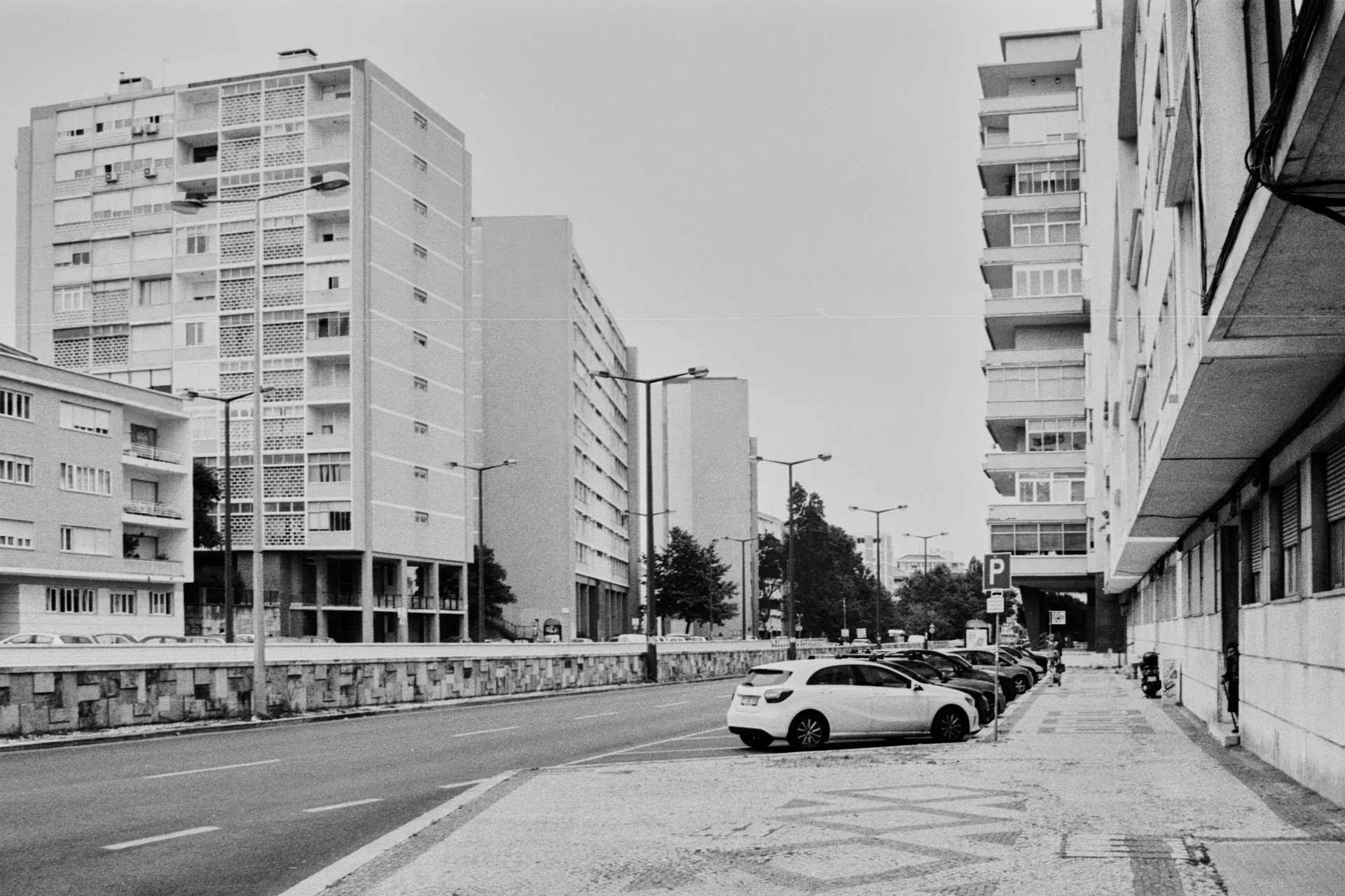 A CIDADE COMO DÉCOR , 2017 | After “Os Verdes Anos” - Paulo Rocha, 1963 